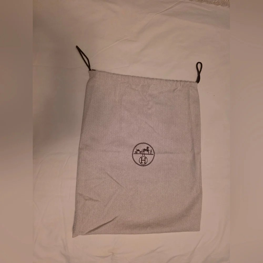 HERMÈS Beige Fabric Drawstring Dust Bag – Medium Size 18” x 14.5”